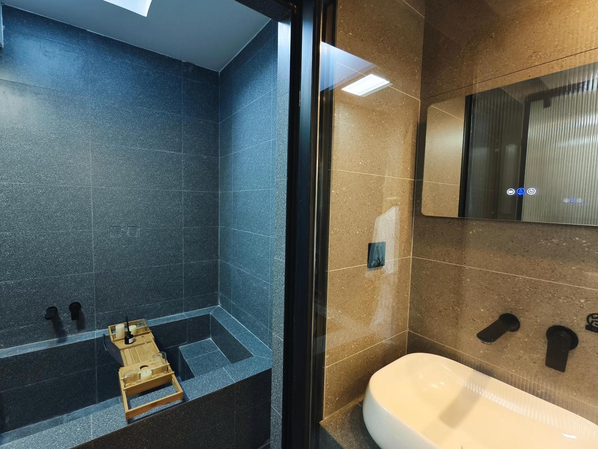 Beijing Hills & Hutong City Retreat Near Forbidden City & Line 4 Multi-Room Options Buitenkant foto